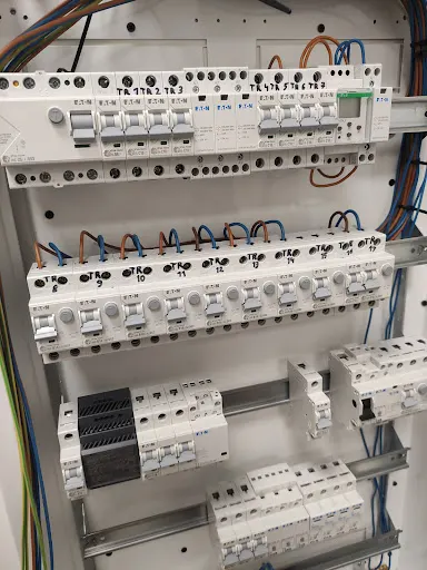 Zwarcie.info Wojciech Walczak